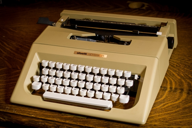 197X Olivetti Lettera 25 on the Typewriter Database
